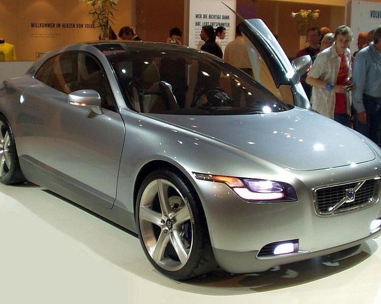 Tesla готовится к презентации роботакси, пока Volvo гордится 20