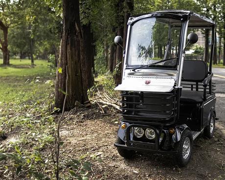 Отвезет 200 кг на 70 км с комфортом: представлен электроскутер Boomerbuggy Cargo