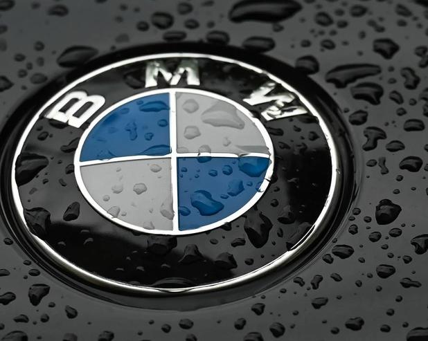 BMW хочет ввести платную подписку для доступа к подогреву сидения и другим функциям